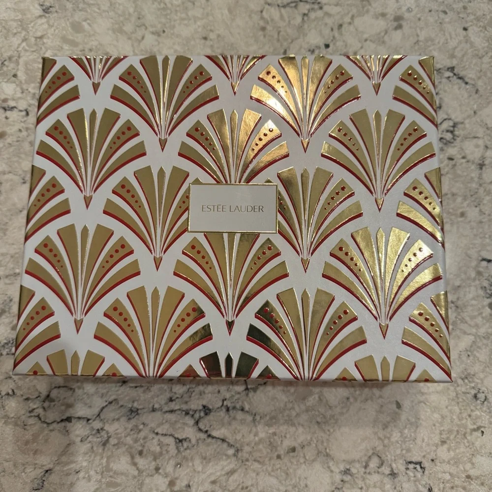 Estee Lauder lift + Glow routine Skincare Collection - Picture 7 of 9